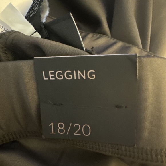 Lane Bryant NWT Size 18/20 Solid Green Pull-On Leggings w/Zipper Closure Legs - Picture 4 of 6